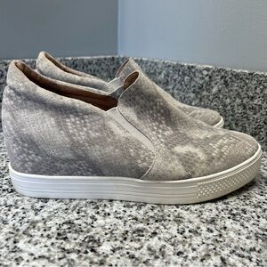 Caslon Allie Women's Gray Suede Snakeskin Slip-On Hidden Wedge Shoes